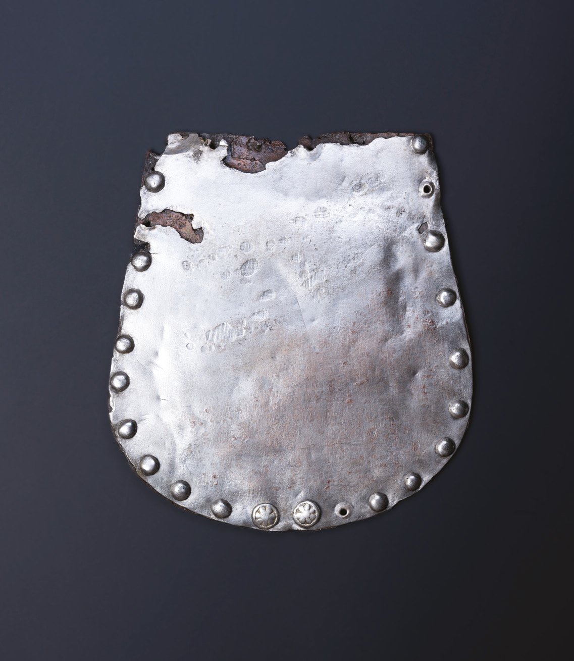 Tuzsér-Boszorkányhegy 6. sír tarsolylemez